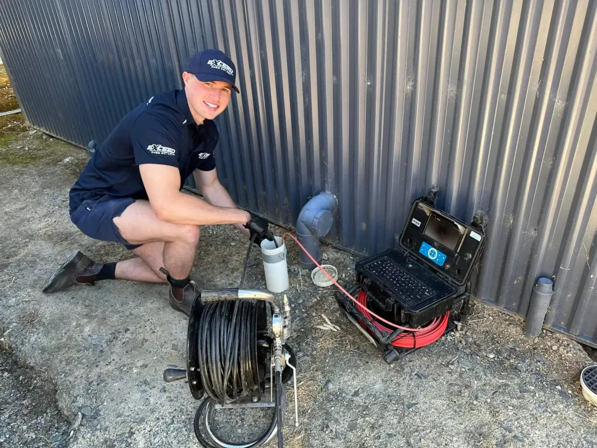 A Elizabeth East plumber carrying out the job step by step